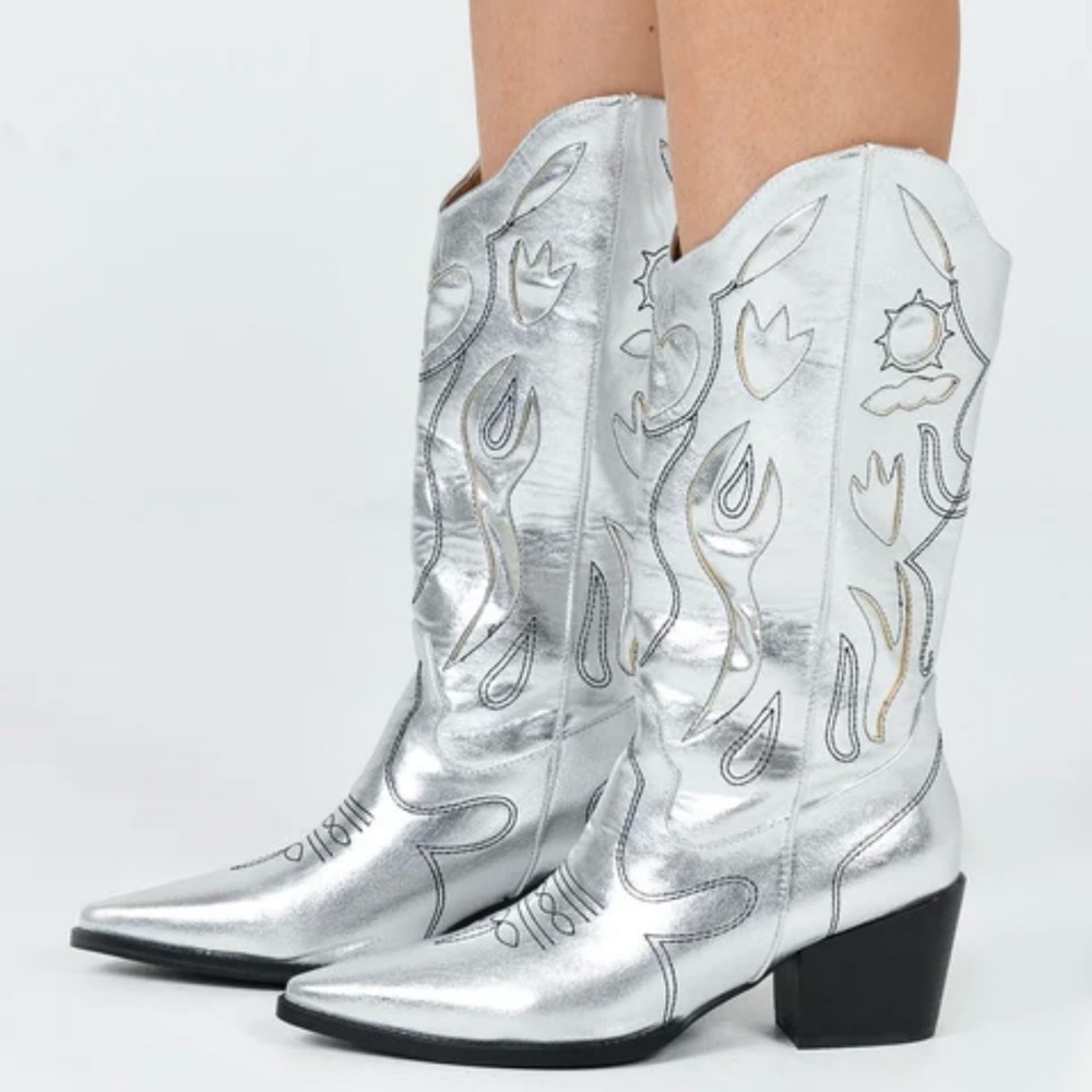 Princes Polly Exclusive “Rosewood” Boots Silver Western Boho New Size 7 - Picture 3 of 16